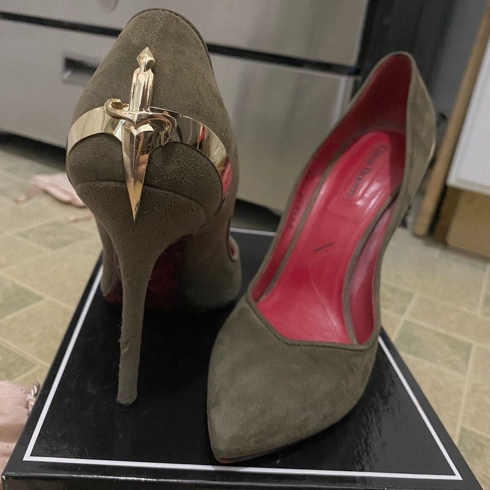 Rare Cesare Paciotti Gold Dagger Heels